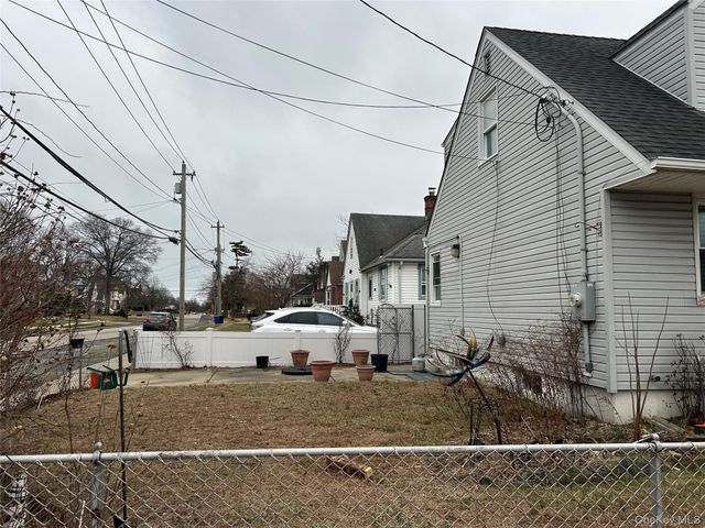 42 Princeton Street, Valley Stream, NY 11580