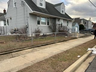 42 Princeton Street, Valley Stream, NY 11580