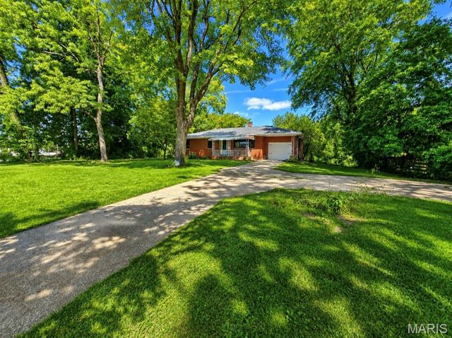 524 Pearl Street, Godfrey, IL 62035