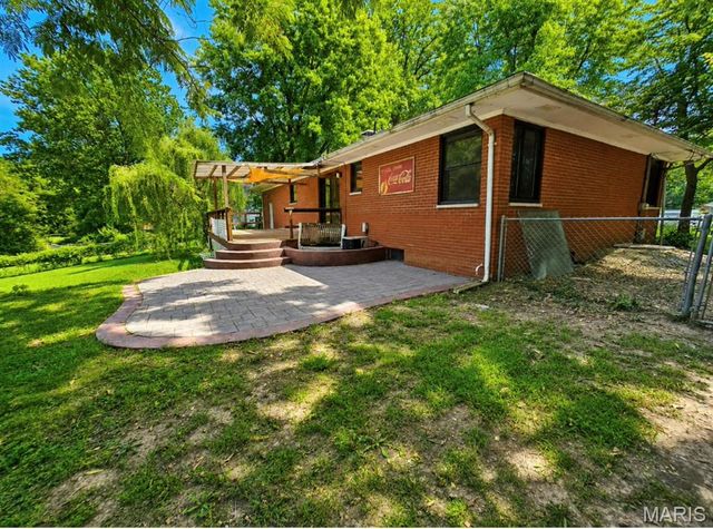 524 Pearl Street, Godfrey, IL 62035
