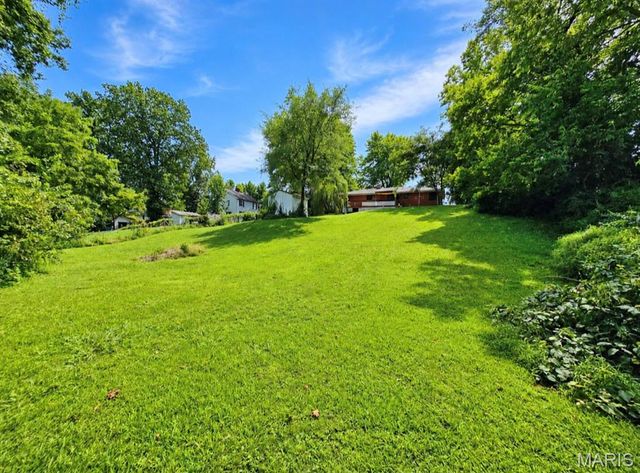 524 Pearl Street, Godfrey, IL 62035