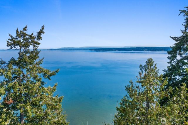 2689 SE Camano Drive, Camano Island, WA 98282
