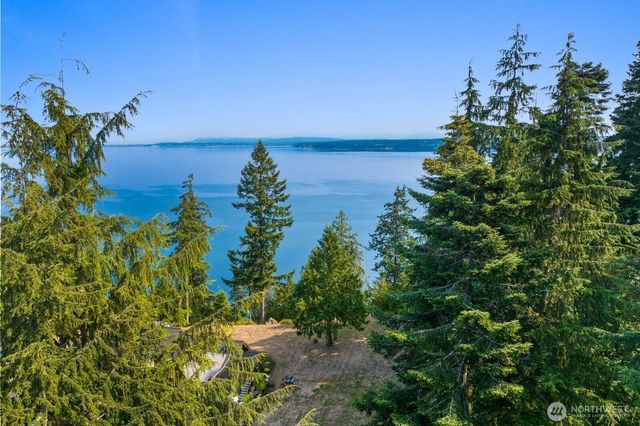 2689 SE Camano Drive, Camano Island, WA 98282