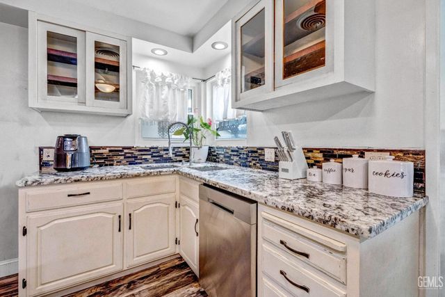 300 Mannel Avenue, Shafter, CA 93263