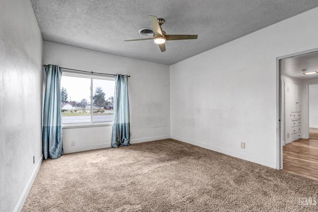 300 Mannel Avenue, Shafter, CA 93263