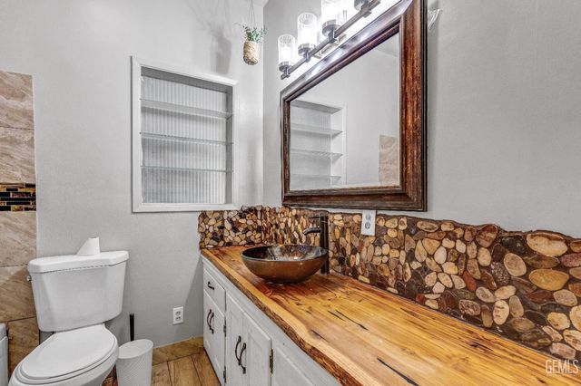 300 Mannel Avenue, Shafter, CA 93263