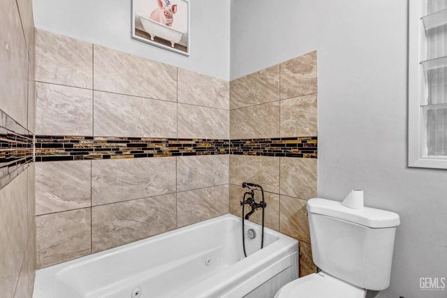 300 Mannel Avenue, Shafter, CA 93263