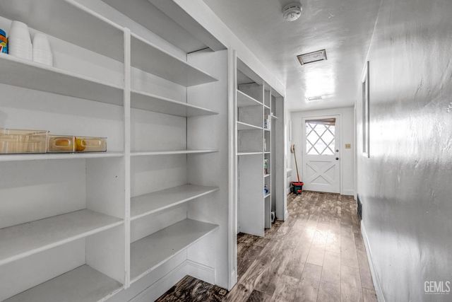 300 Mannel Avenue, Shafter, CA 93263