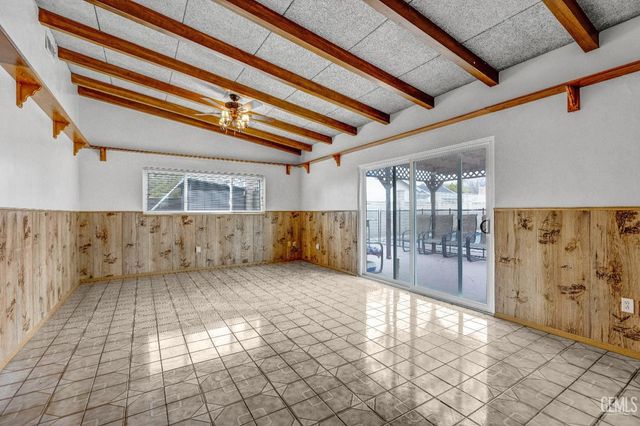 300 Mannel Avenue, Shafter, CA 93263