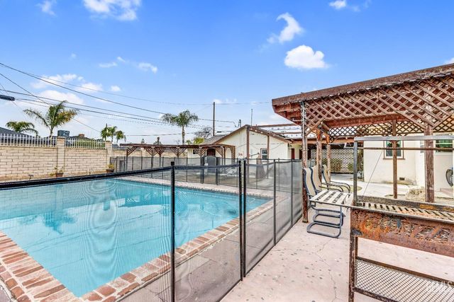 300 Mannel Avenue, Shafter, CA 93263