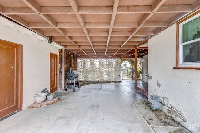 300 Mannel Avenue, Shafter, CA 93263