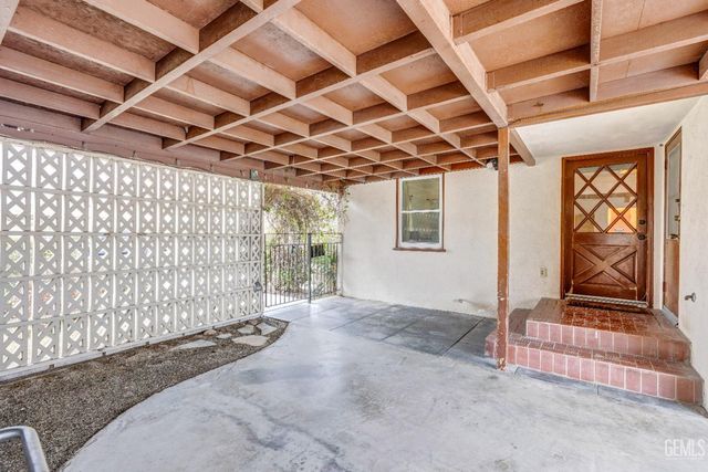 300 Mannel Avenue, Shafter, CA 93263