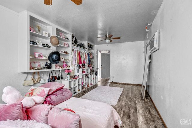 300 Mannel Avenue, Shafter, CA 93263