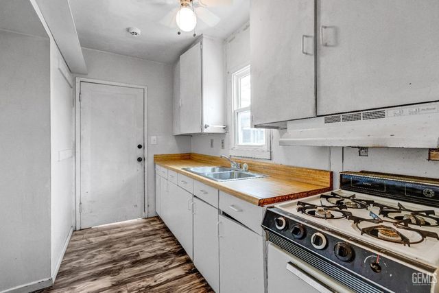 300 Mannel Avenue, Shafter, CA 93263