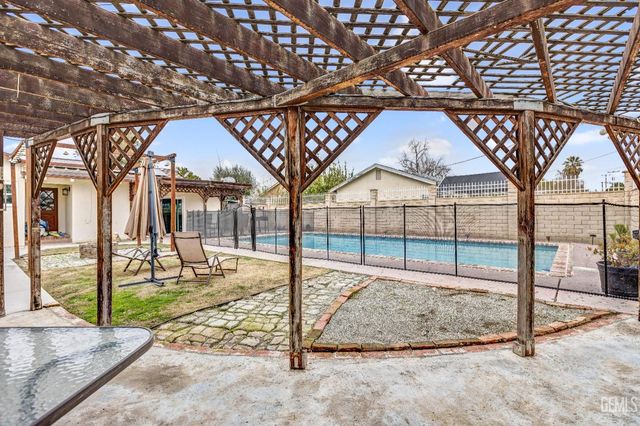 300 Mannel Avenue, Shafter, CA 93263