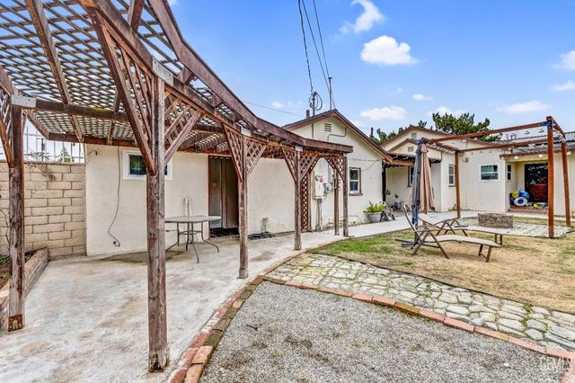 300 Mannel Avenue, Shafter, CA 93263