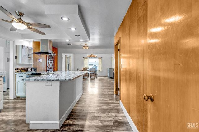 300 Mannel Avenue, Shafter, CA 93263