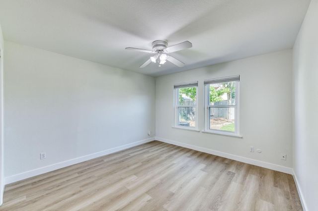 4622 W Flint Way, Fresno, CA 93722