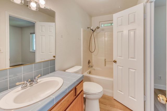 4622 W Flint Way, Fresno, CA 93722