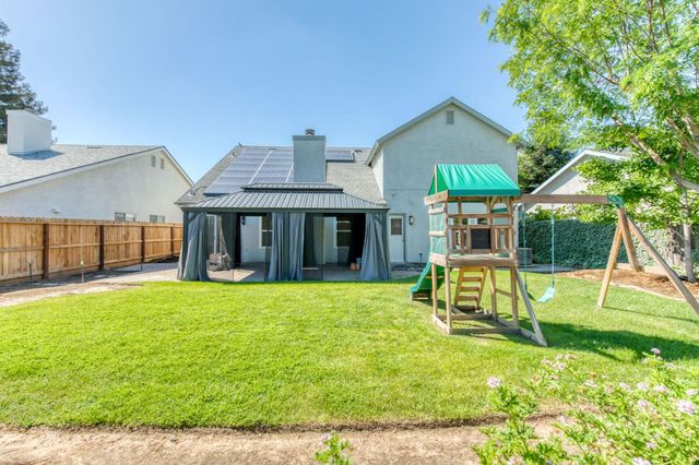 4622 W Flint Way, Fresno, CA 93722