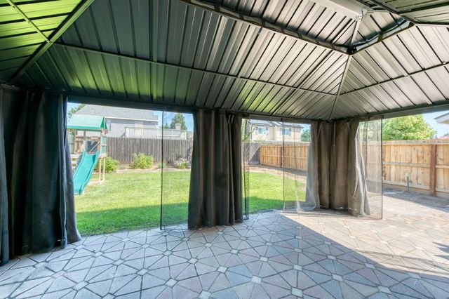 4622 W Flint Way, Fresno, CA 93722