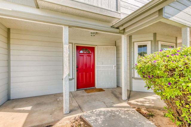 4622 W Flint Way, Fresno, CA 93722