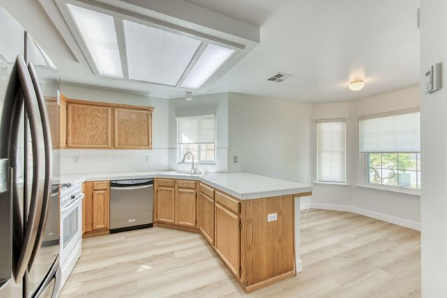 4622 W Flint Way, Fresno, CA 93722