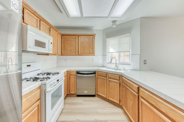 4622 W Flint Way, Fresno, CA 93722