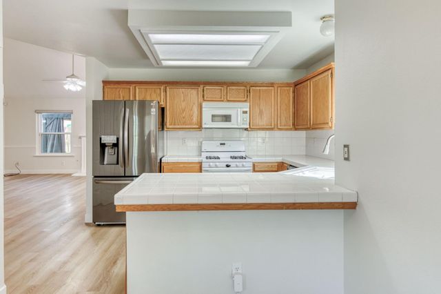 4622 W Flint Way, Fresno, CA 93722