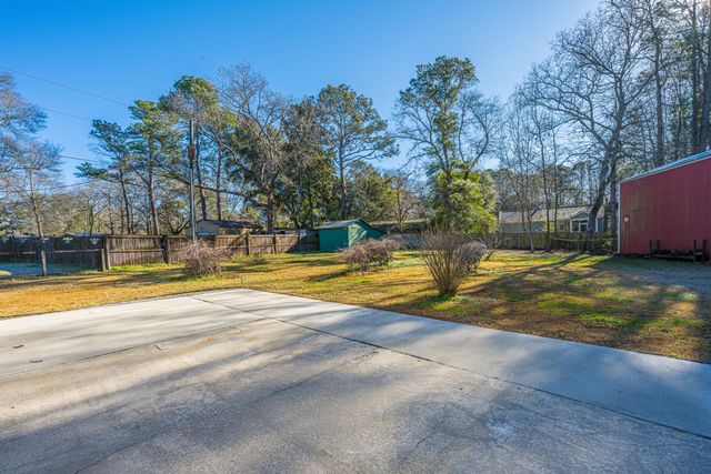 325 Linden Court, Moncks Corner, SC 29461