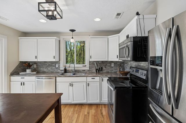 1407 Lakeside Dr, Smithville, TN 37166