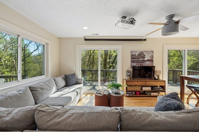 1407 Lakeside Dr, Smithville, TN 37166