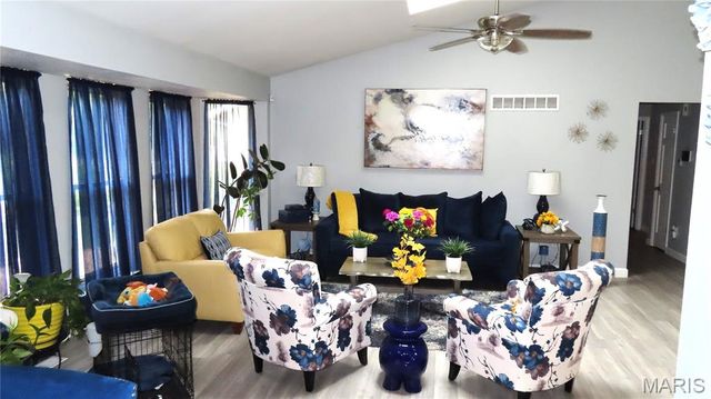 615 Foxtail Drive, Florissant, MO 63034