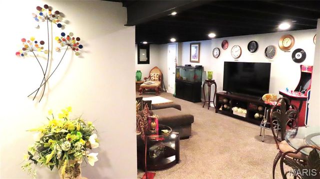615 Foxtail Drive, Florissant, MO 63034