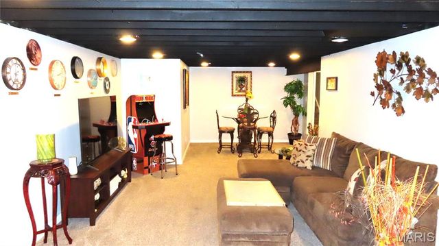 615 Foxtail Drive, Florissant, MO 63034