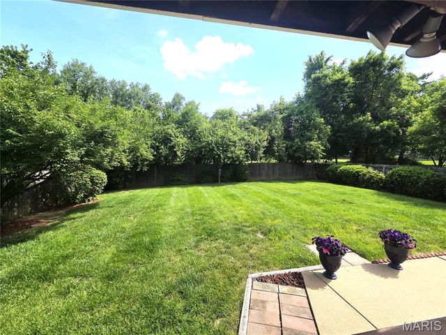 615 Foxtail Drive, Florissant, MO 63034