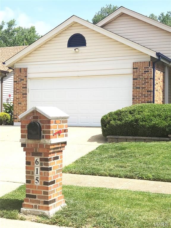 615 Foxtail Drive, Florissant, MO 63034