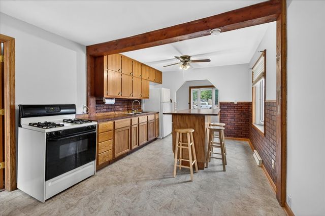 302 Harlem Road, Machesney Park, IL 61115