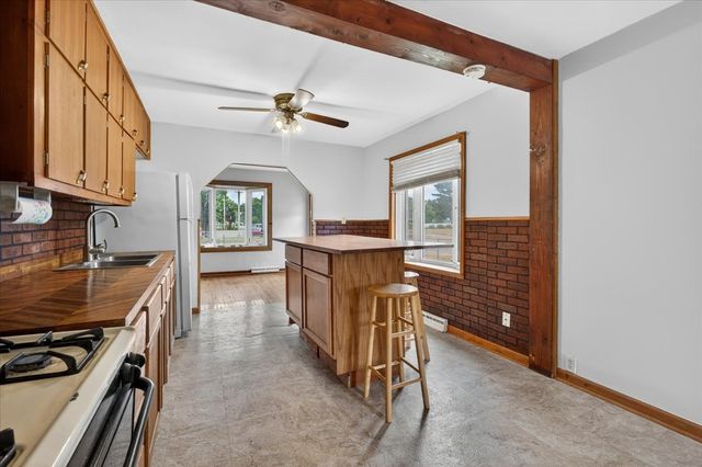 302 Harlem Road, Machesney Park, IL 61115