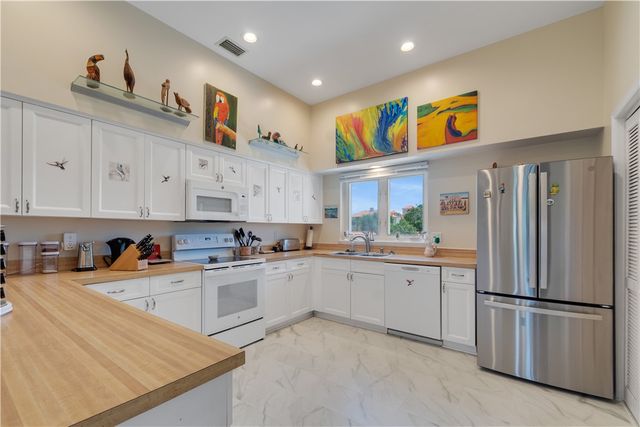 5045 Harmony Circle 209, Vero Beach, FL 32967