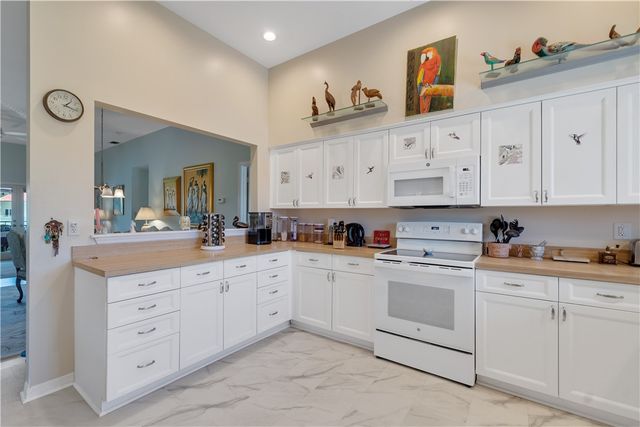 5045 Harmony Circle 209, Vero Beach, FL 32967
