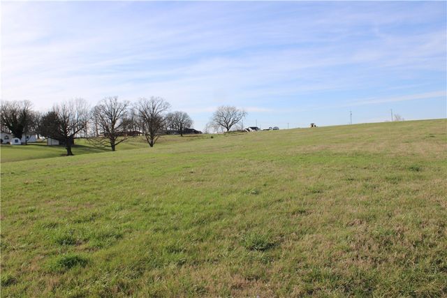 2201 Northern Trace Way, Tontitown, AR 72762