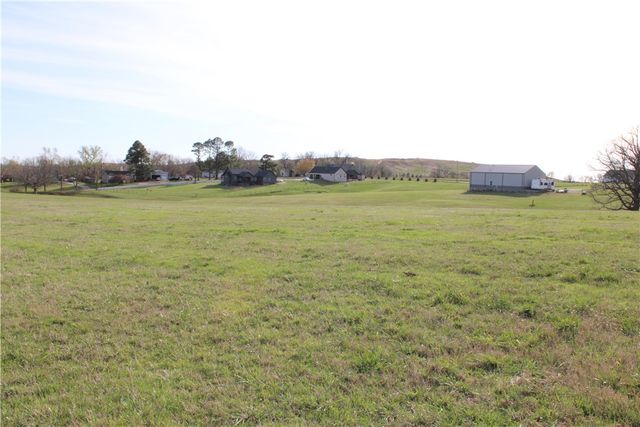 2201 Northern Trace Way, Tontitown, AR 72762