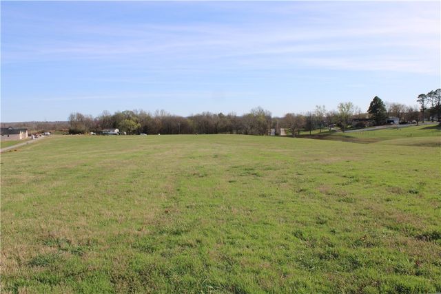 2201 Northern Trace Way, Tontitown, AR 72762