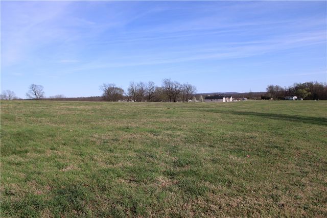 2201 Northern Trace Way, Tontitown, AR 72762