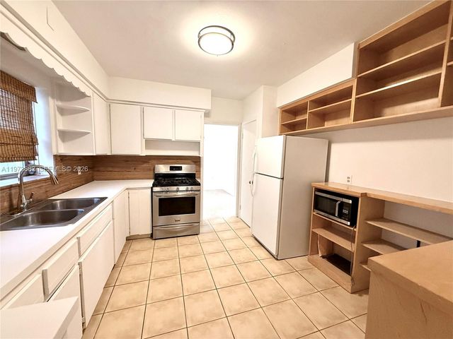 845 Fairway Dr, Miami Beach, FL 33141