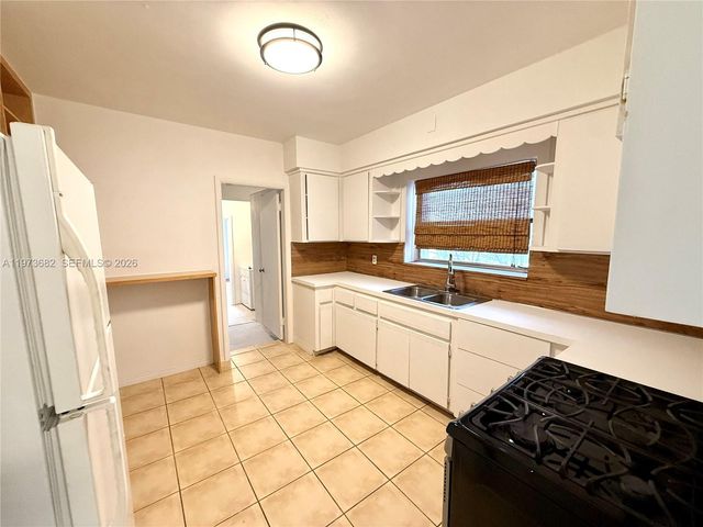 845 Fairway Dr, Miami Beach, FL 33141