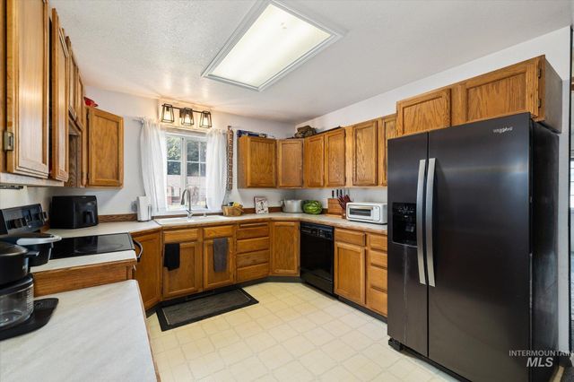 3971 W Sugar Creek Dr, Meridian, ID 83646