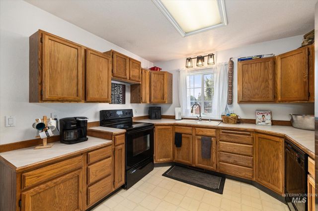 3971 W Sugar Creek Dr, Meridian, ID 83646