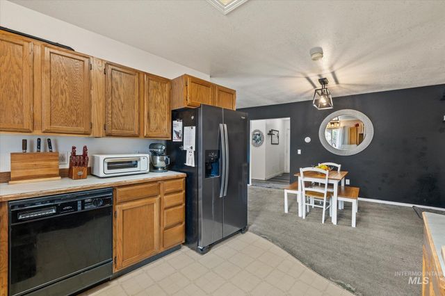 3971 W Sugar Creek Dr, Meridian, ID 83646